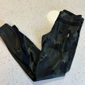Lululemon Camo Cropped leggings
